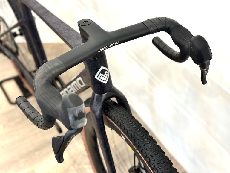 Megamo Silk 03 — gruppo Shimano GRX Di2, taglia S