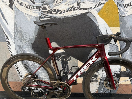 Trek Madone Sl 7 2027 usata — vista laterale