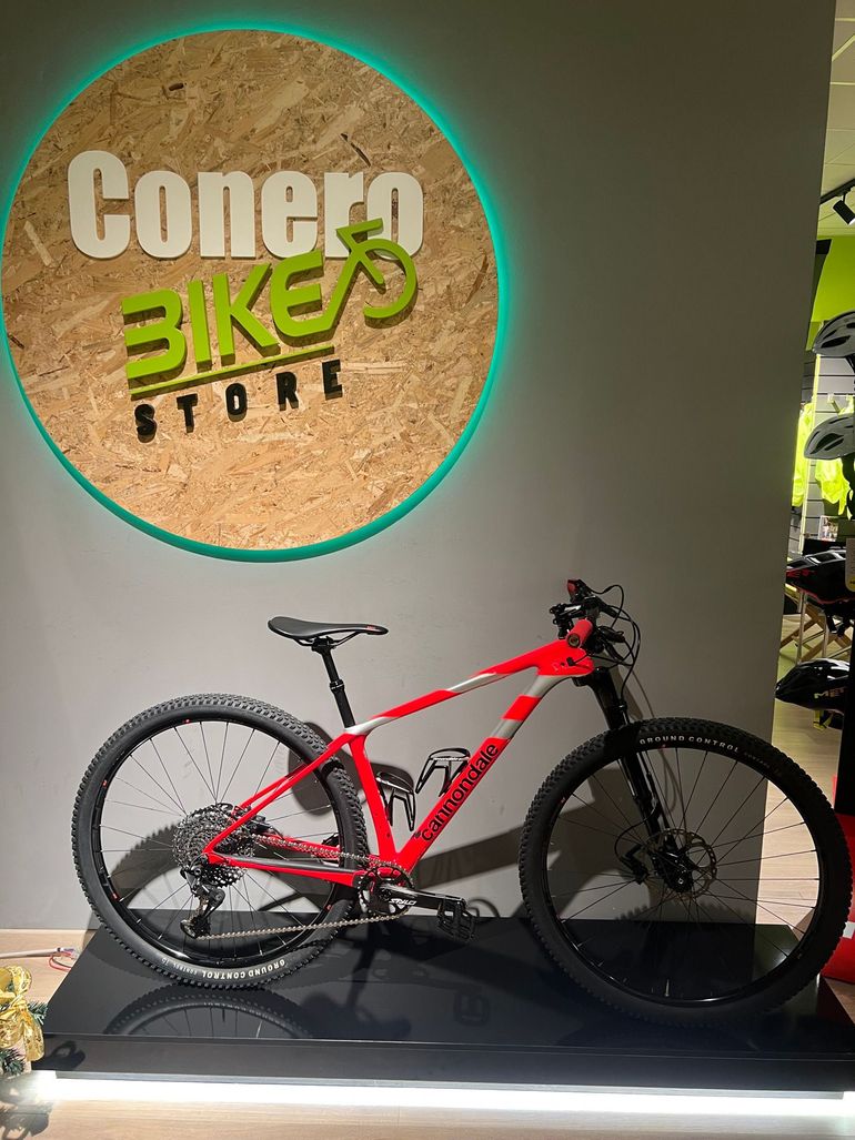 Cannondale F-Si Carbon 3 2020 usata — vista laterale