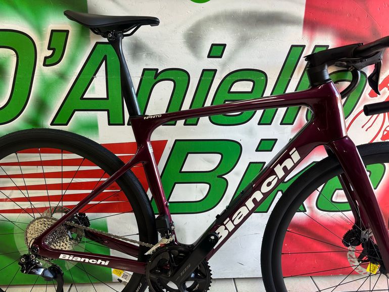Bianchi Infinito 2026 usata — vista laterale