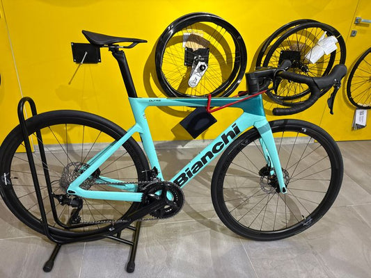 Bianchi Oltre Race 2025 usata — vista laterale