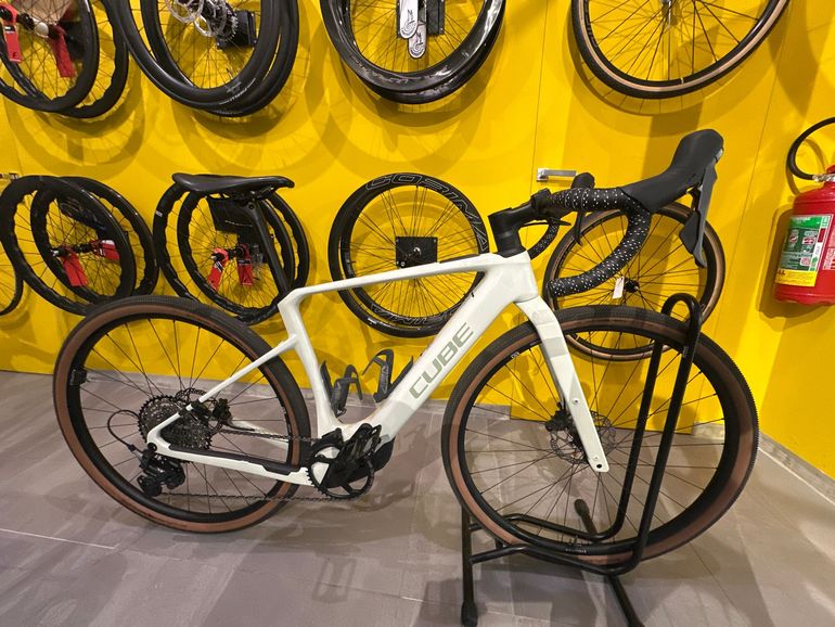 Cube Nuroad Hybrid C:62, Race 400x — telaio in Carbonio, Buone condizioni
