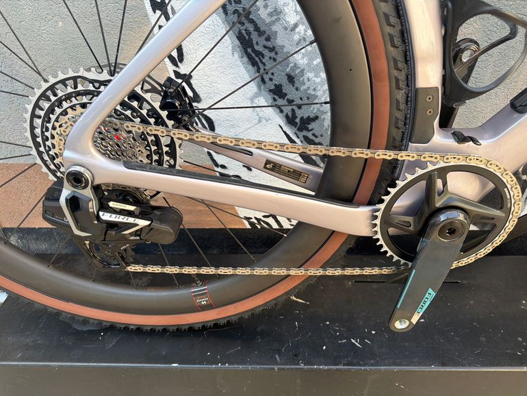 Cervelo Áspero-5 1 — gruppo SRAM Force eTap AXS, taglia 56
