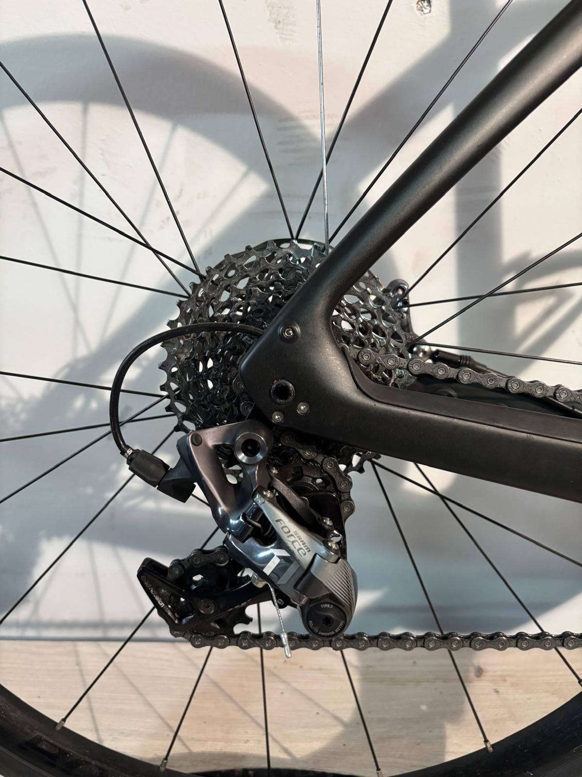 Trek Domane+ — gruppo SRAM Force, taglia 54