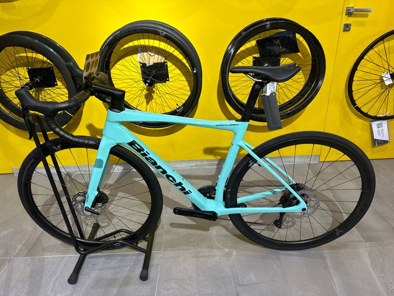 Bianchi Specialissima Comp — gruppo Shimano 105 Di2, taglia 53