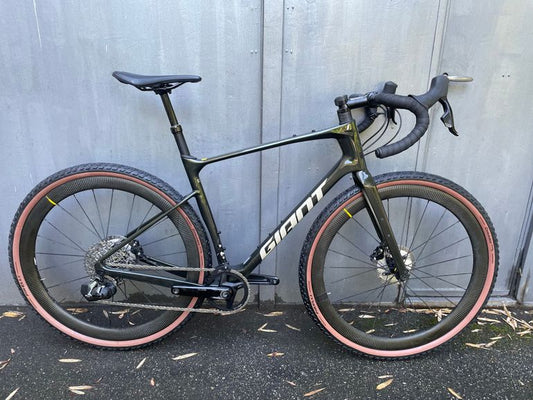 Giant Revolt, Advanced 1 2022 usata — vista laterale