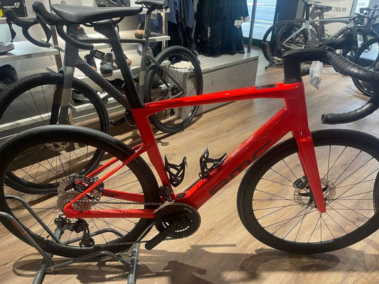 BMC Roadmachine 01 Amp Two 2024 usata — vista laterale