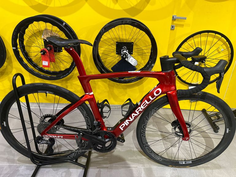Pinarello Dogma F — gruppo Shimano Ultegra Di2, taglia 53 cm