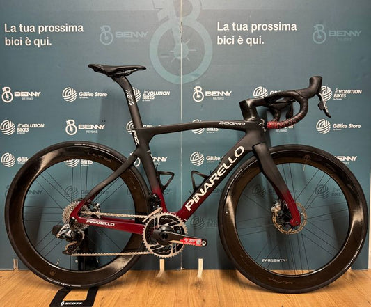 Pinarello Dogma 2022 usata — vista laterale