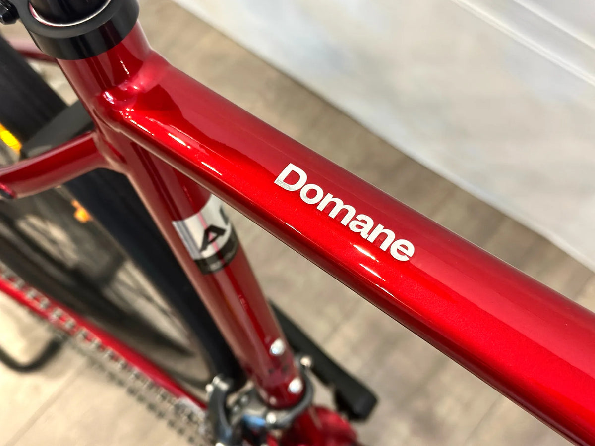 Trek Domane Al 2 Gen 4 — gruppo Shimano Claris, taglia 56
