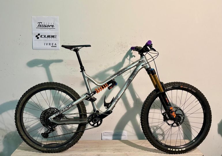 Commencal Meta Am V4.2 New Zealand 2018 usata — vista laterale