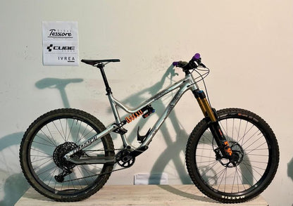 Commencal Meta Am V4.2 New Zealand 2018 usata — vista laterale