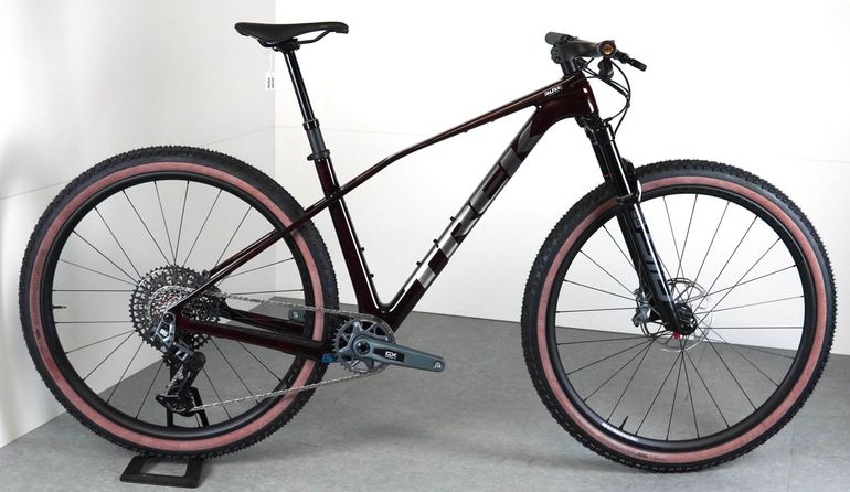 Trek Procaliber 9.7 Gen 3 2025 usata — vista laterale