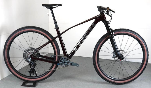 Trek Procaliber 9.7 Gen 3 2025 usata — vista laterale