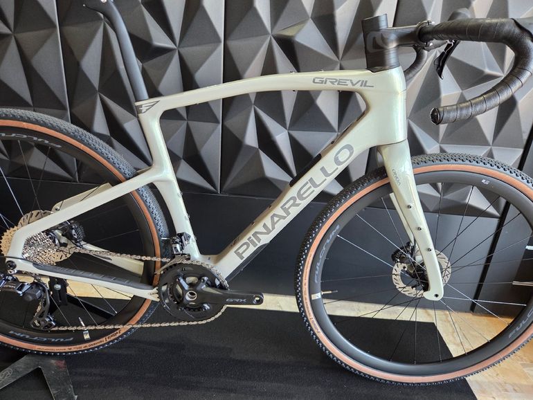 Pinarello Grevil F1 610 2025 — Bici usata