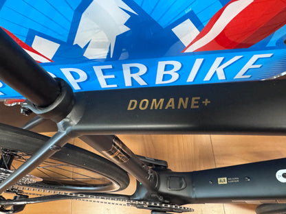 Trek Domane+ Alr 5 — gruppo SRAM Apex eTap AXS, taglia M