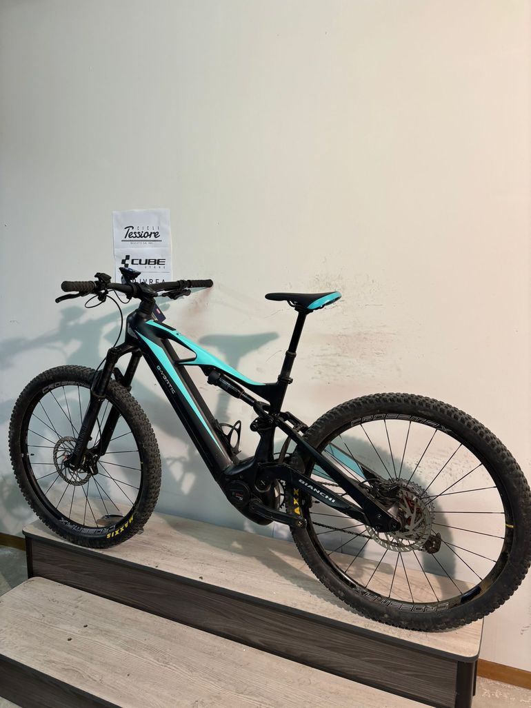 Bianchi E-Vertic Fx-Type 2024 usata — vista laterale