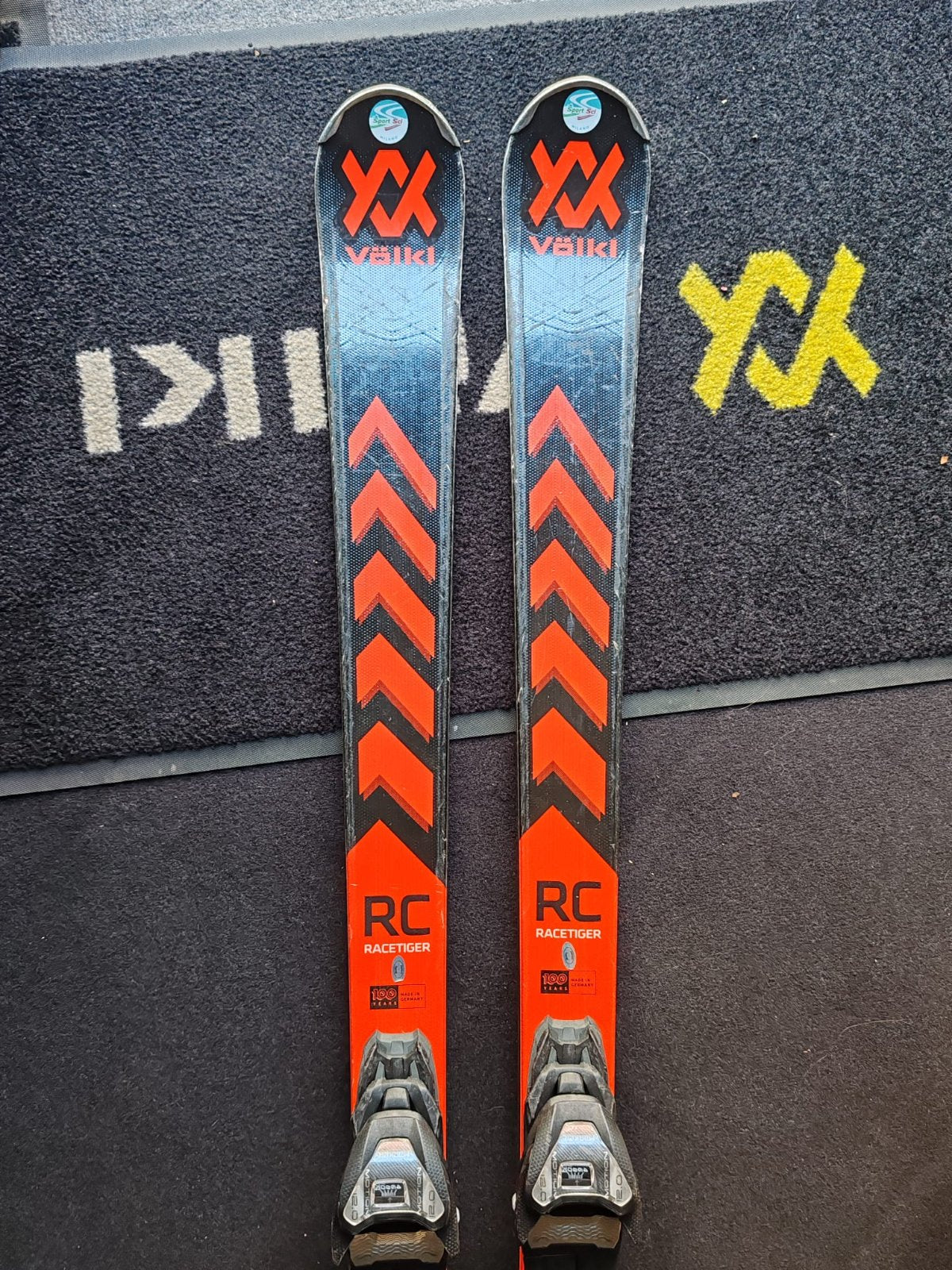 Volkl Racetiger RC Black — raggio 15.3m, waist 69mm