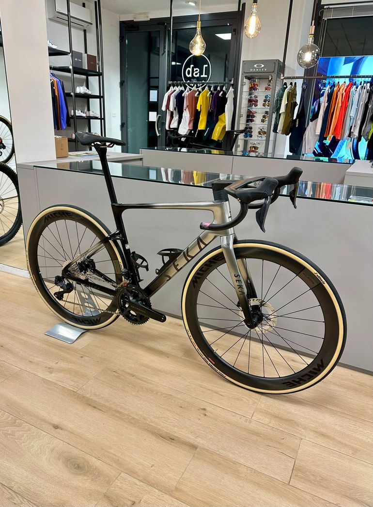 Seka Custom — gruppo Shimano Ultegra Di2, taglia M