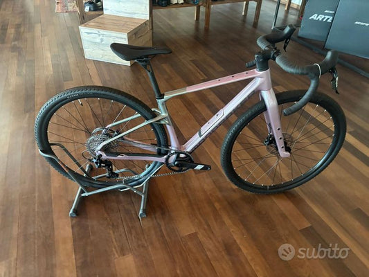 Mondraker Arid 2026 usata — vista laterale