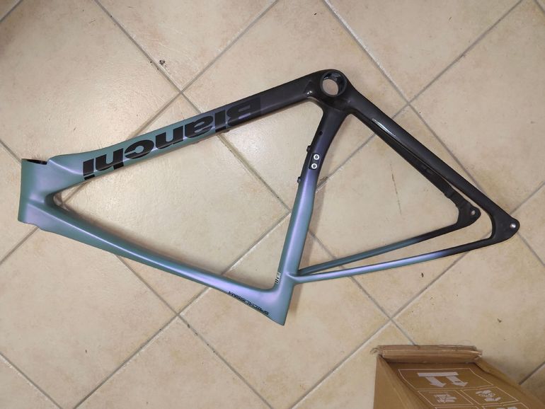 Bianchi Specialissima Pro Ultegra Di2 2024 usata — vista laterale