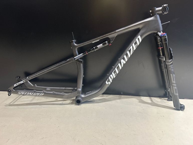 Specialized Epic 2023 usata — vista laterale