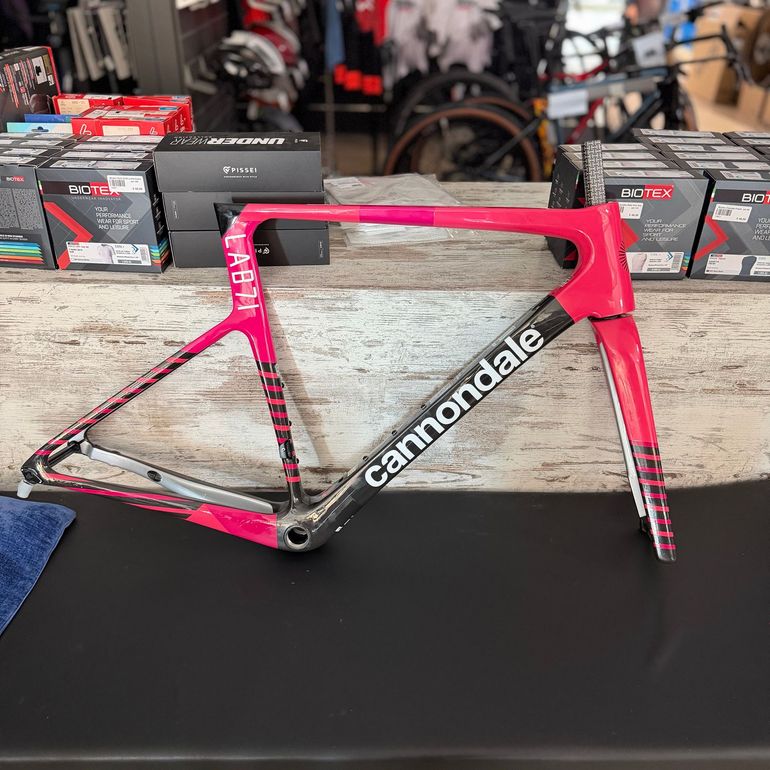 Cannondale Supersix Evo 2026 usata — vista laterale