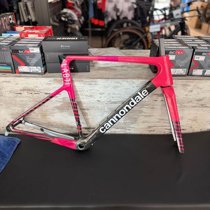 Cannondale Supersix Evo 2026 usata — vista laterale