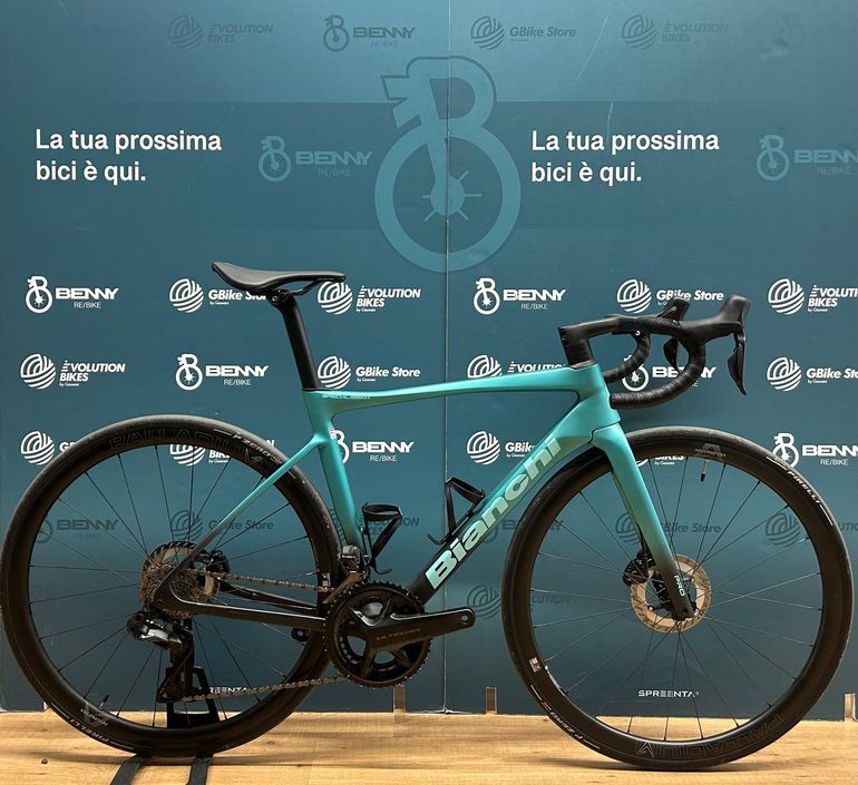 Bianchi Specialissima Pro 2025 usata — vista laterale