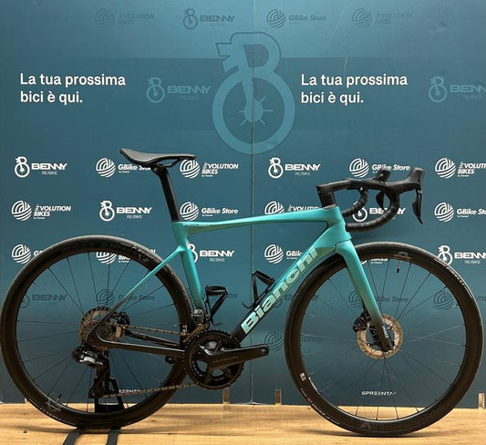 Bianchi Specialissima Pro 2025 usata — vista laterale