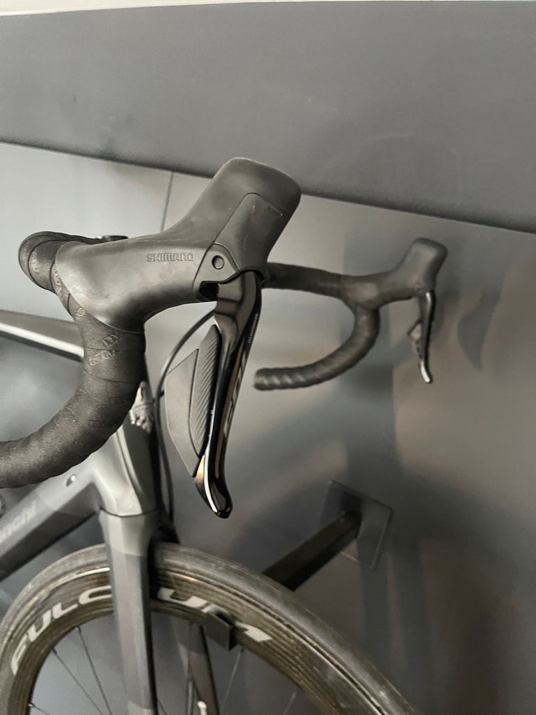 Bianchi Infinito — gruppo Shimano 105 Di2, taglia 59