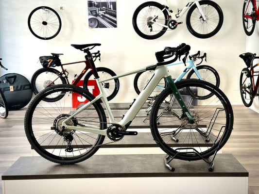 Wilier Triestina Adlar Hybrid 2025 usata — vista laterale