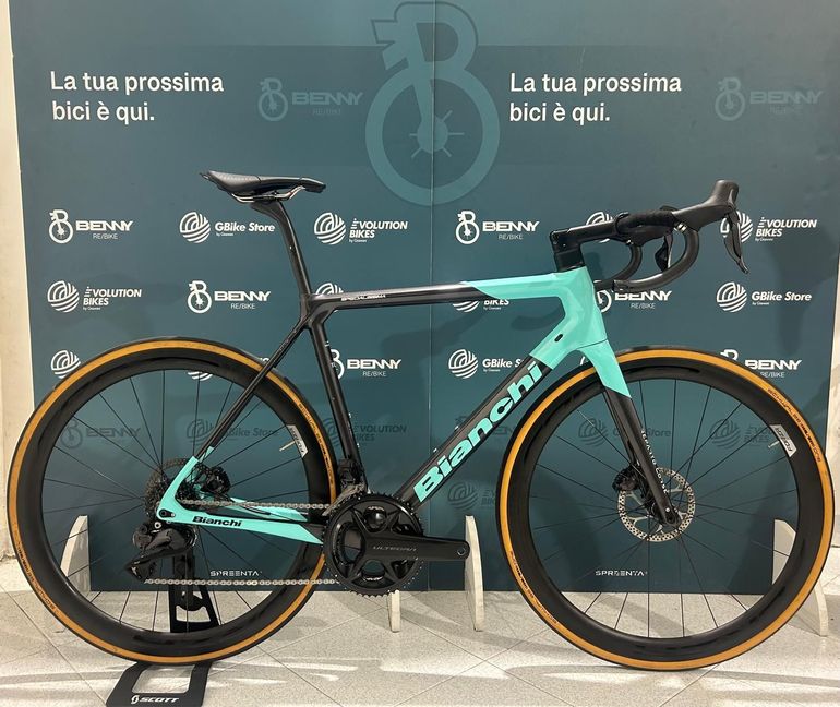 Bianchi Specialissima 2023 usata — vista laterale