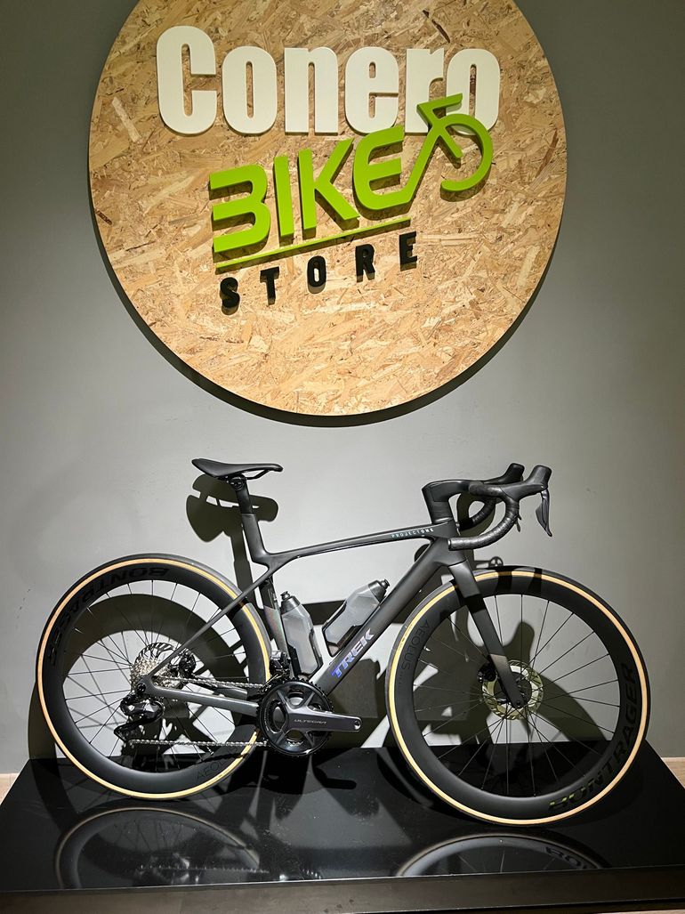 Trek Madone Slr 7 Gen 8 2025 usata — vista laterale