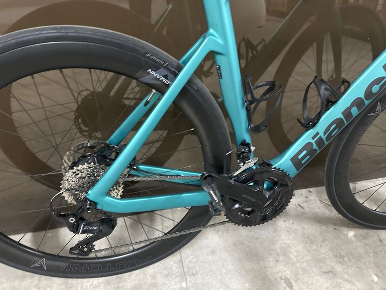 Bianchi E-Oltre — gruppo Shimano 105, taglia 57