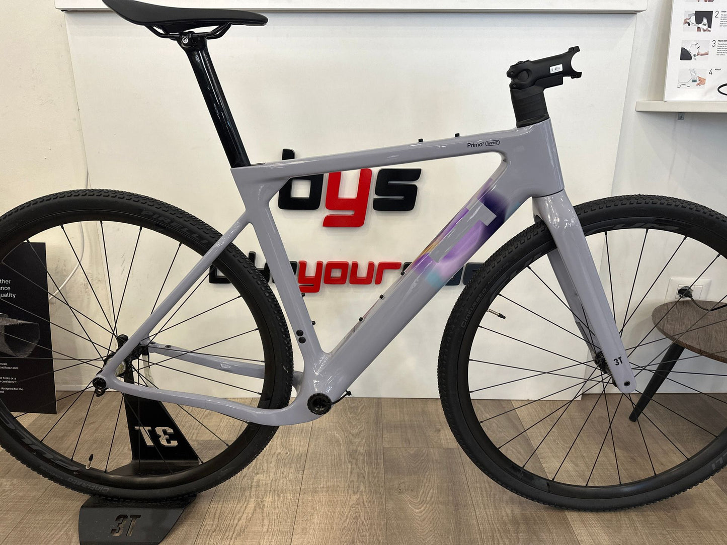 3T Exploro 2027 usata — vista laterale