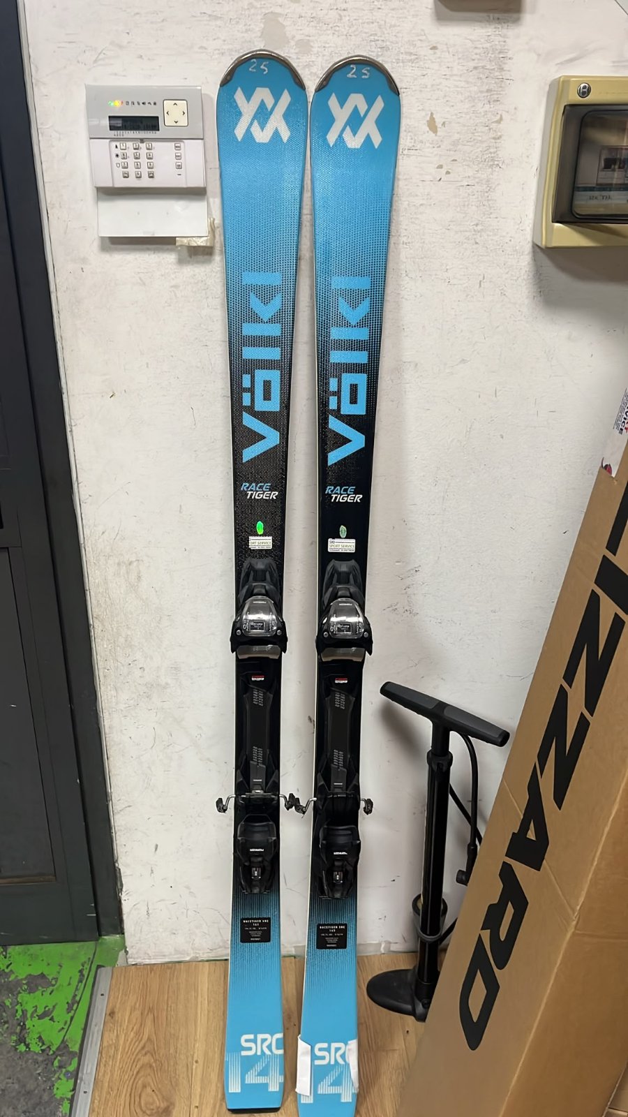 Volkl Racetiger SRC Blue 2026 usato — vista laterale