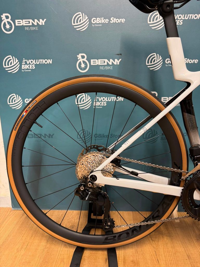 Trek Madone Sl 6 Gen 8 — gruppo Shimano 105 Di2, taglia S