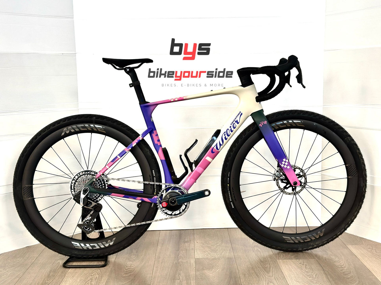 Wilier Triestina Rave Slr 2025 usata — vista laterale