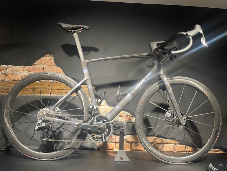 Scott Addict Rc Sl Ultimate 2025 usata — vista laterale