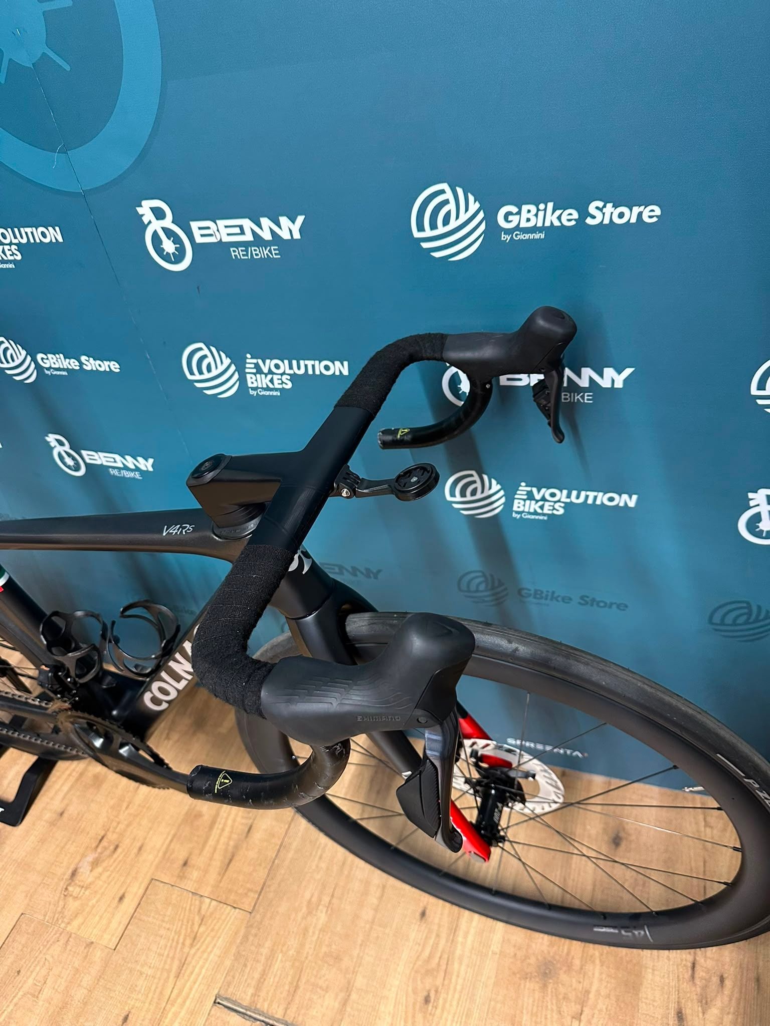 Colnago V4rs Team Uae Emirates 2024 usata — dettaglio