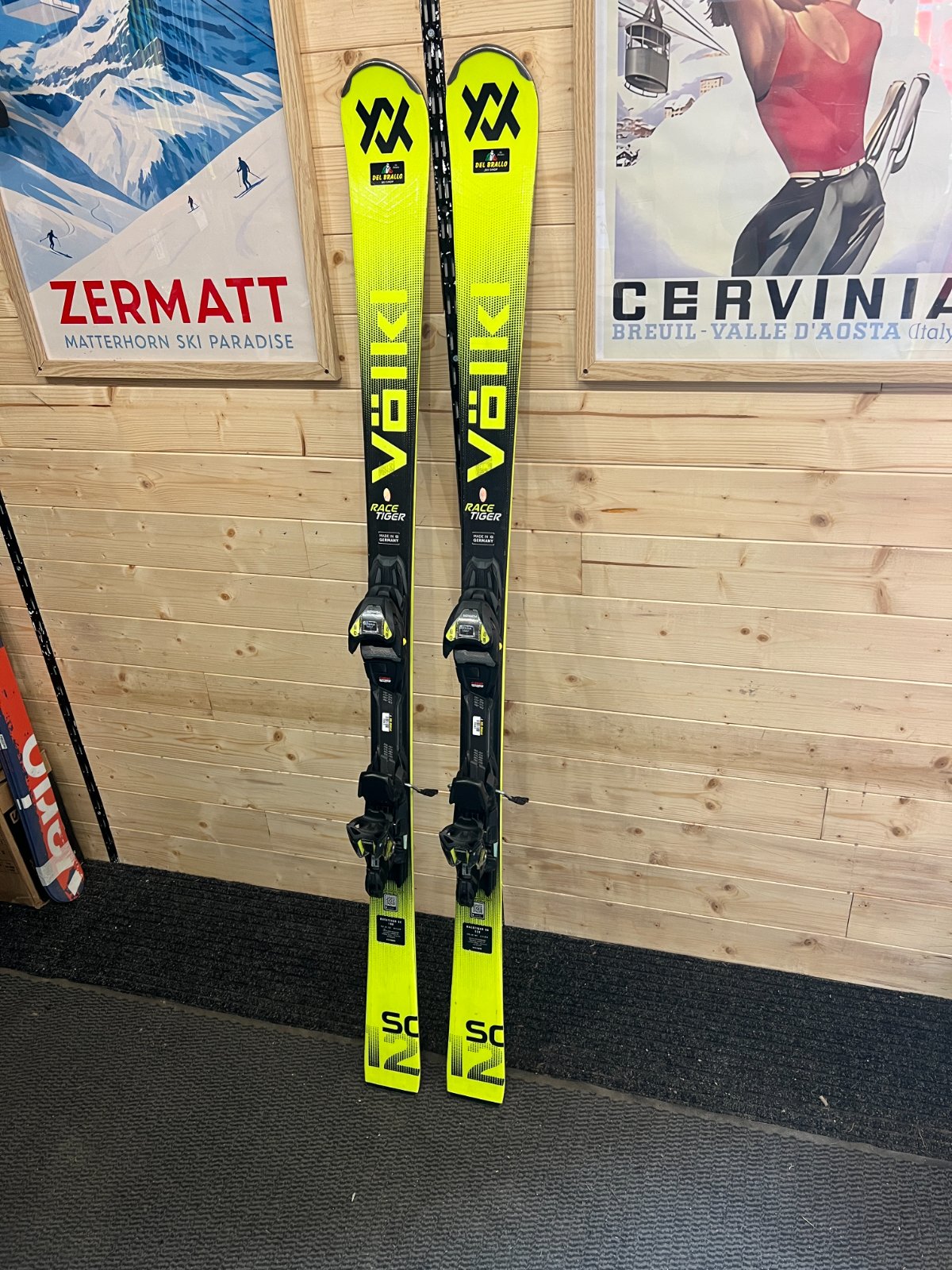 Volkl Racetiger SC — raggio 11.8m, waist 68mm