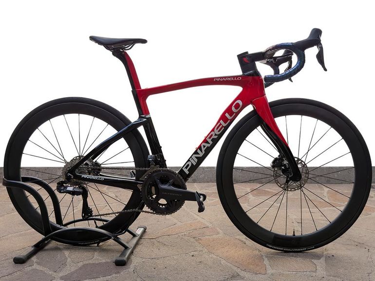 Pinarello F7 2023 usata — vista laterale