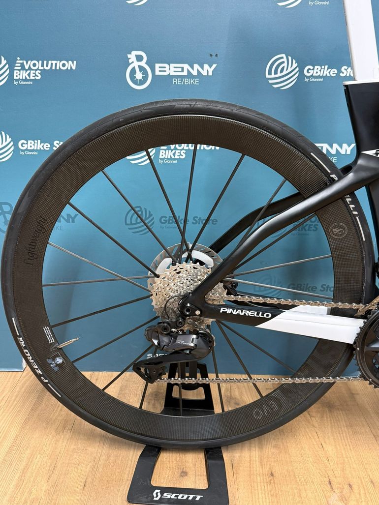 Pinarello Dogma F / Lightweight — gruppo Shimano Ultegra Di2, taglia 50