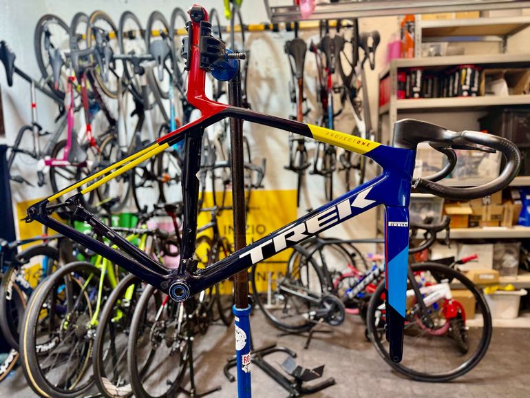 Trek Madone Slr Gen 8 2026 usata — vista laterale