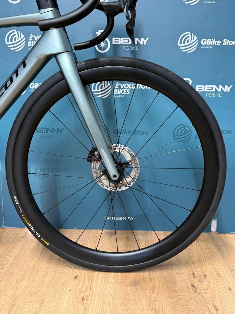 Scott Addict RC 2025 — Bici usata
