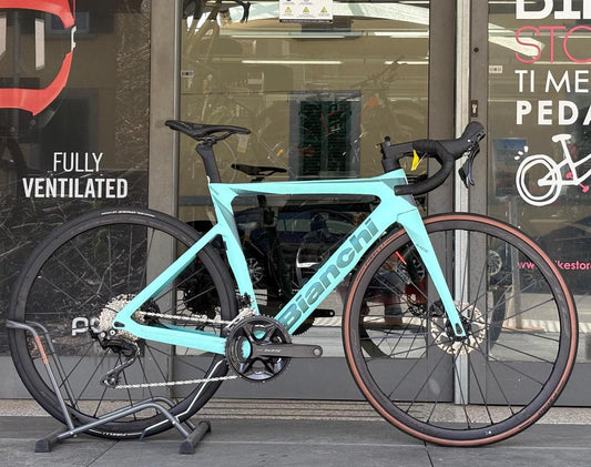 Bianchi Oltre Race 2025 usata — vista laterale