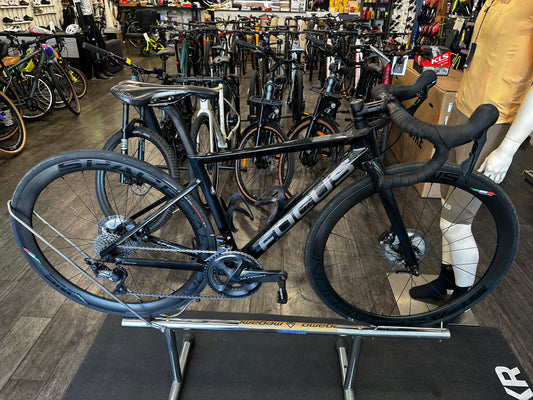 Focus Izalco Max 8.8 2021 usata — vista laterale