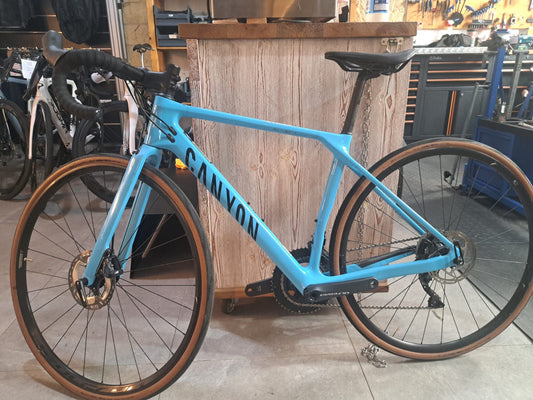 Canyon Endurace Cf 8 2023 usata — vista laterale