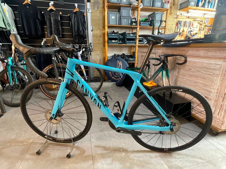 Canyon Endurace Cf 8 2023 usata — vista laterale